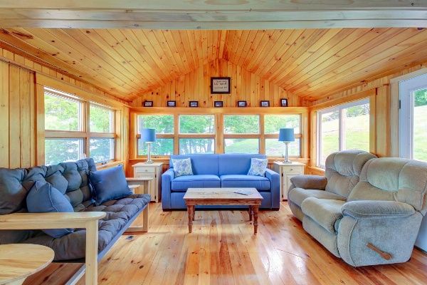 Damariscotta Lakefront Retreat Main image